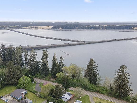 5th image of 65851 N Bay Rd