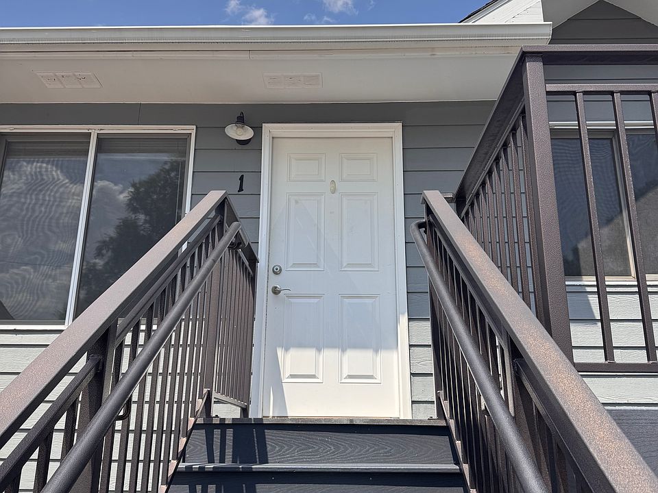 1st image of 4002 Lakeview Dr APT 1