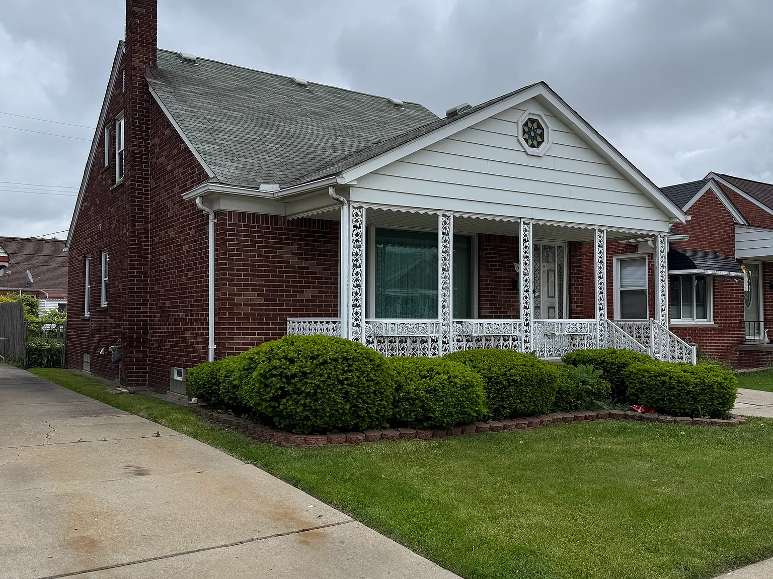 4 bed, 1296 sqft, $2,000 — Photo 3