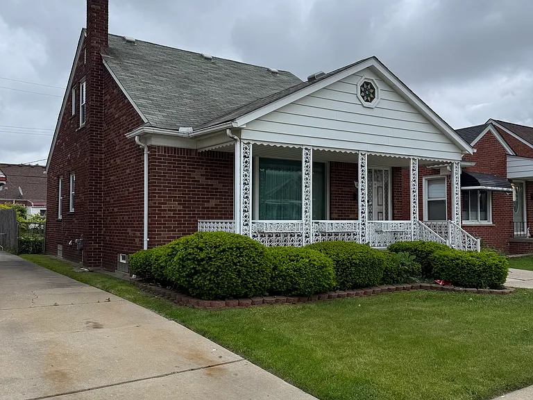 5458 Chase Rd — Photo 3