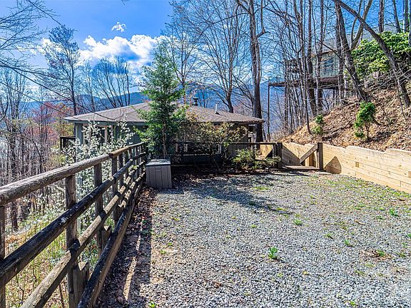 2nd image of 503 Youngs Mountain Dr