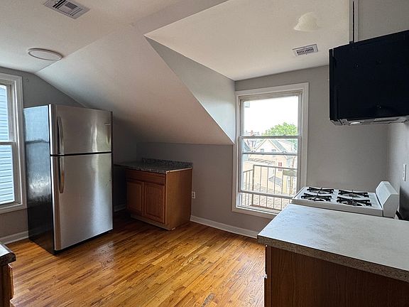2nd image of 224-226 S 7th St #3