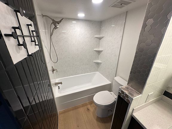 3rd image of 1810 E Blacklidge Dr APT 315
