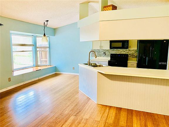 3rd image of 68 Lake Daisy Blvd