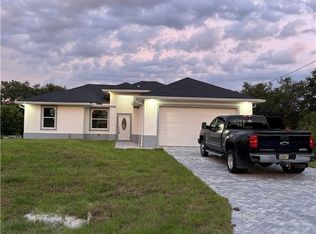 909 Hillcrest Ave, Lehigh Acres, FL 33974