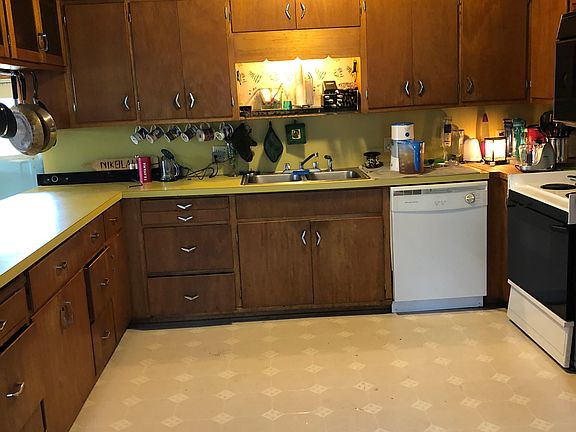 3rd image of 209 Beverly Dr
