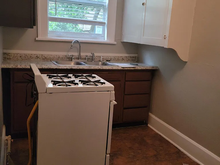 250 11th Ave NE #3 — Photo 6