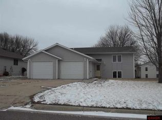 622 E Nathan St, Lake Crystal, MN 56055