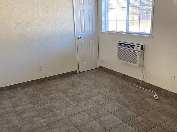 5th image of 2797 Oakmont St