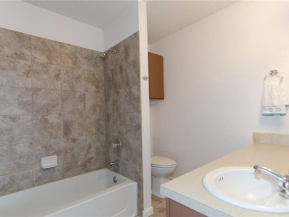 5th image of 512 Meadowcreek Cir