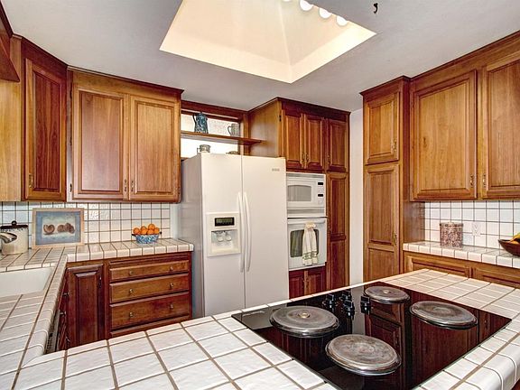 5th image of 4882 Clarendon Dr