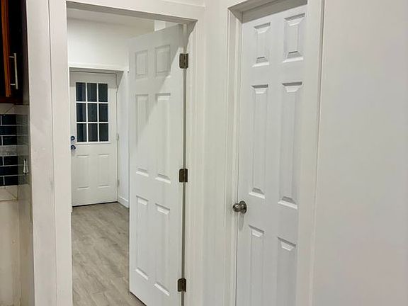 4th image of 8 Eaton Pl #1