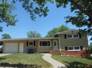 3908 Brookside Dr, Rapid City, SD 57702
