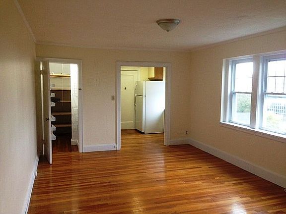 Living room w/ hdwd