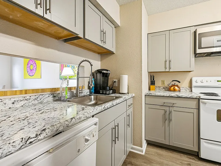 4308 Belvedere St #205 — Photo 8