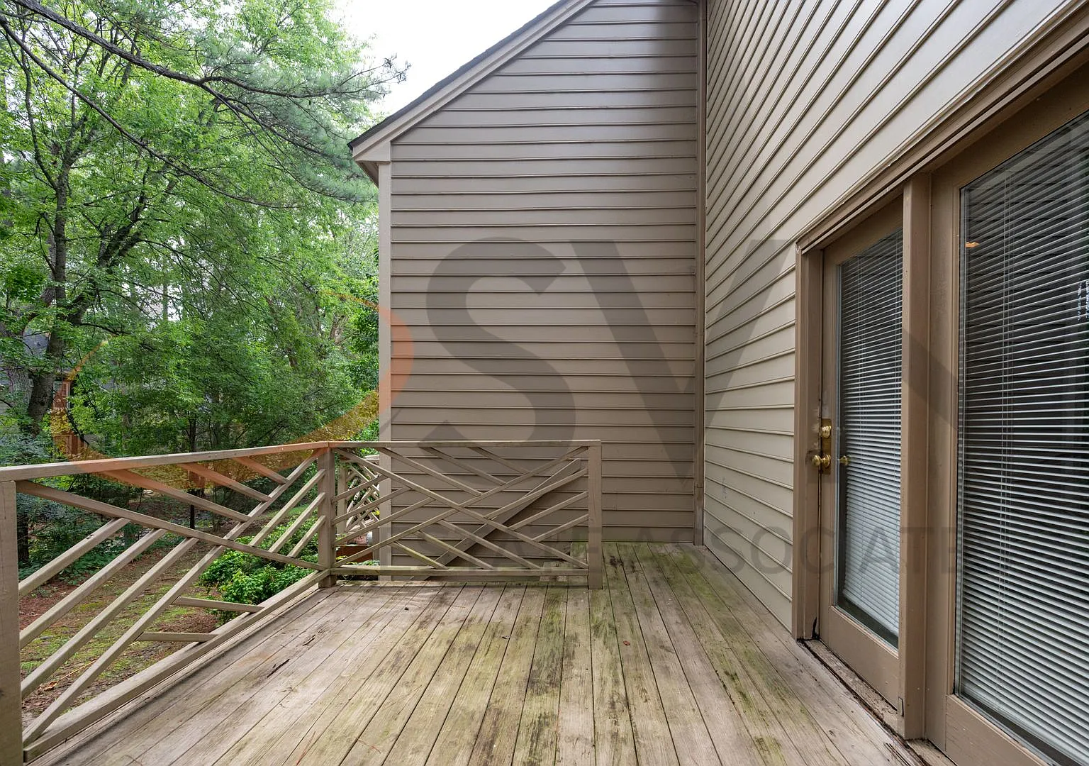 Charming 2BR & 2.5BA Townhome with Dual Primary Suites in Woodstream Glen — Photo 4