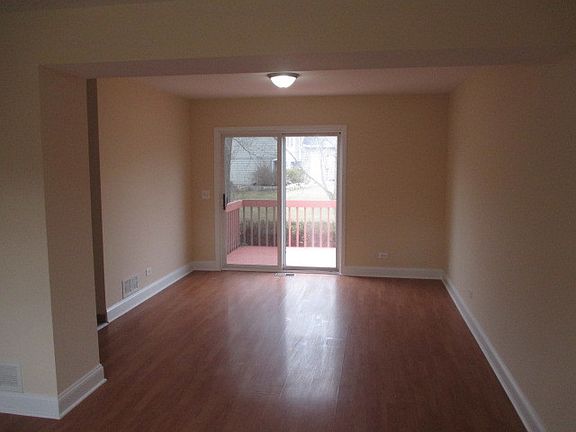 3rd image of 2904 W Grandville Ave
