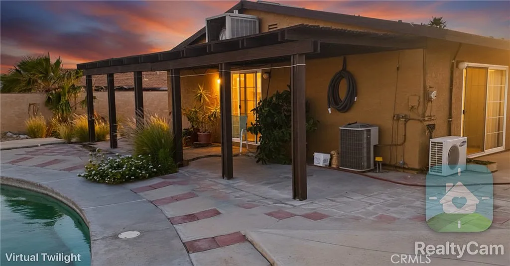 4 bed, 1248 sqft, $2,900 — Photo 2
