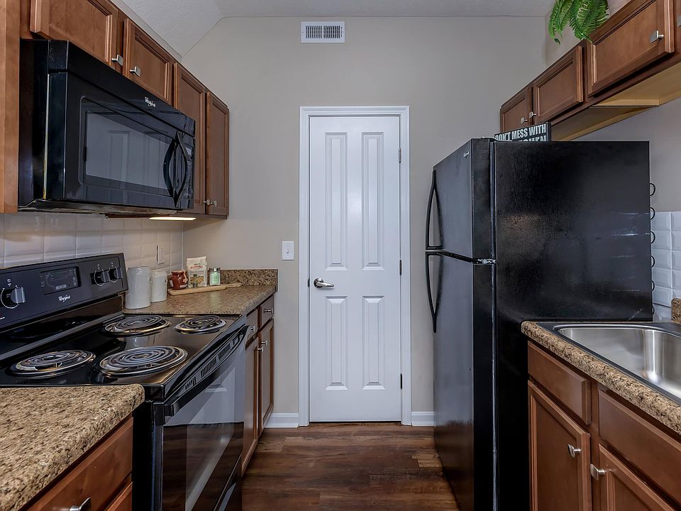 STUNNING BLACK APPLIANCES IN KITCHEN AT REMINGTON WOODS