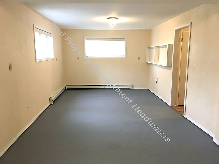 1311 Peosta Ave — Photo 4