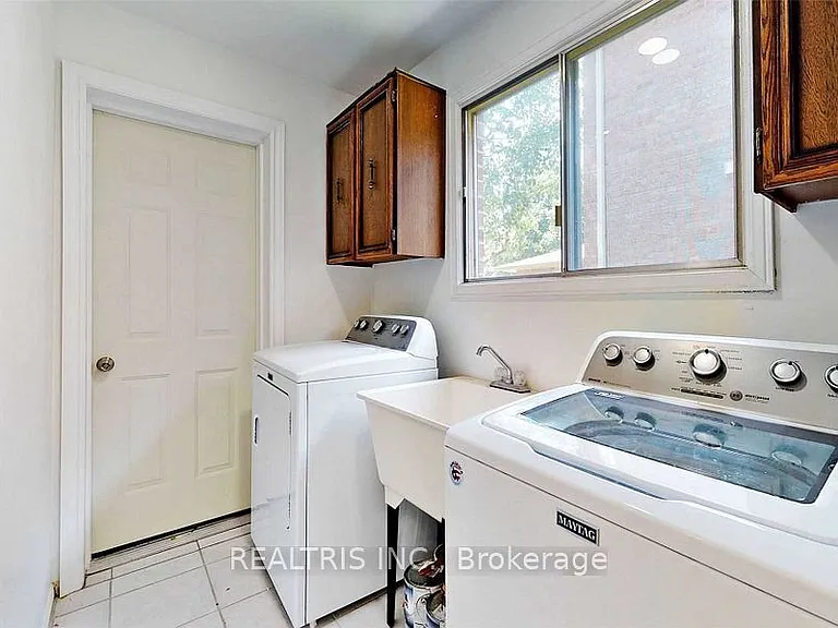 68 Gretman Cres — Photo 20