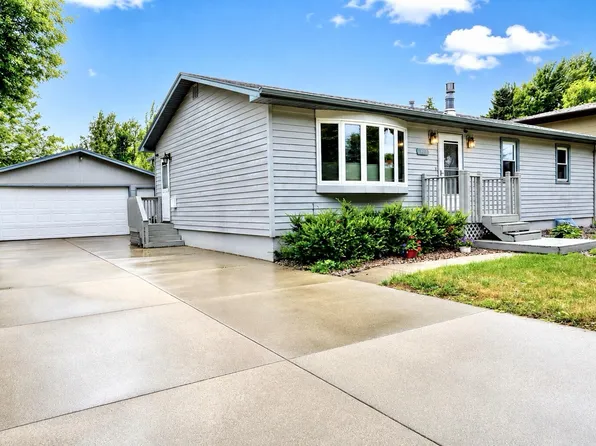 924 12th Ave NE, Aberdeen, SD 57401