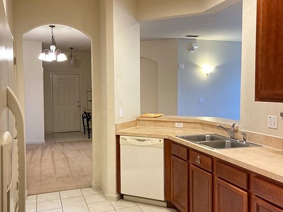 5th image of 3001 Laurel Park Ln Unit 208