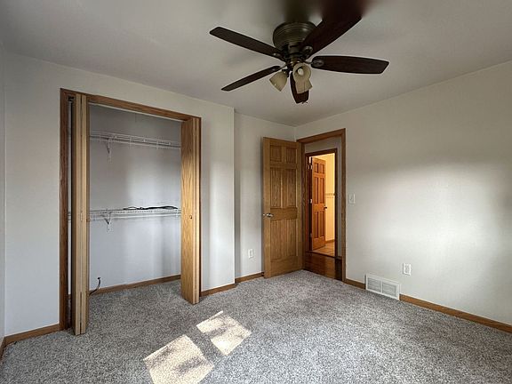 5th image of 3112 S Prairie Ave