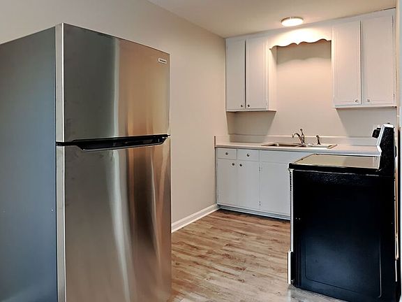 2nd image of 5700 Leslie Ave #1