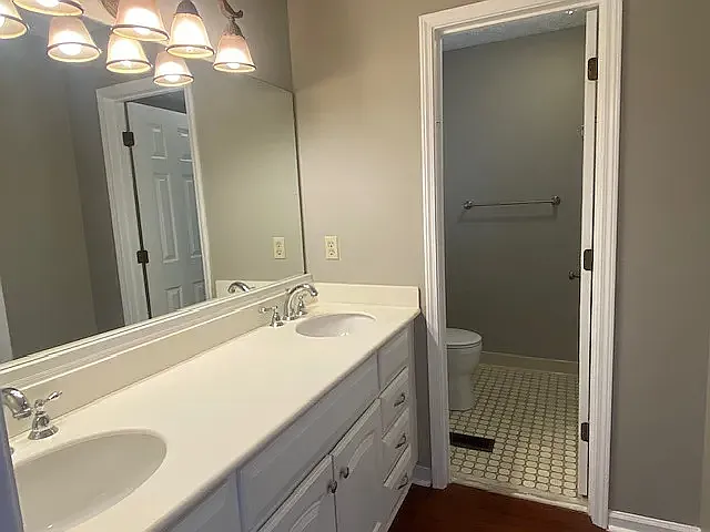 240 Brandenburgh Cir — Photo 11