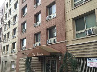 65 Station Sq #3, Forest Hills, NY 11375