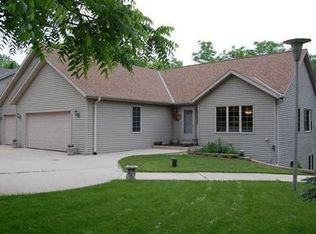 30814 Pleasant View Dr, Waterford, WI 53185