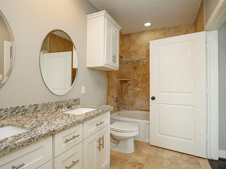 2911 Blodgett St — Photo 16