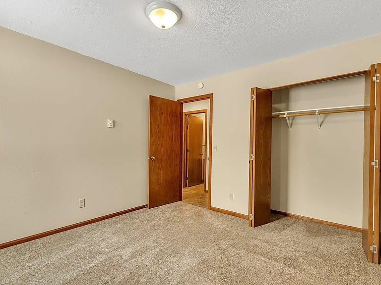 Karolyn Apartments — Photo 24