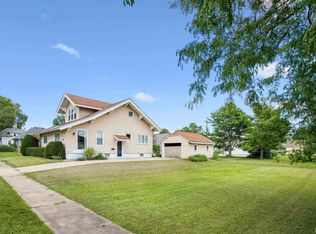 110 Hall Ave, Lowden, IA 52255