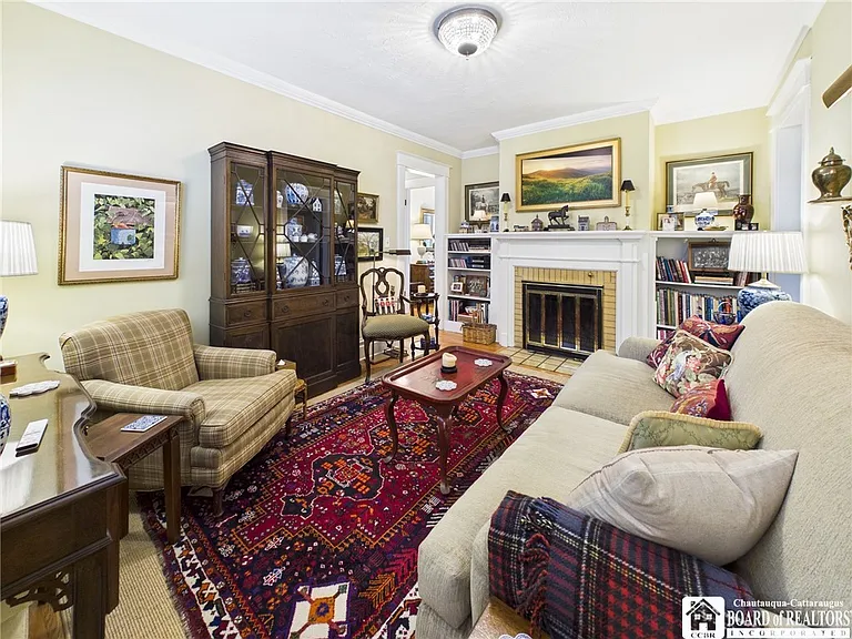 422 York St — Photo 4