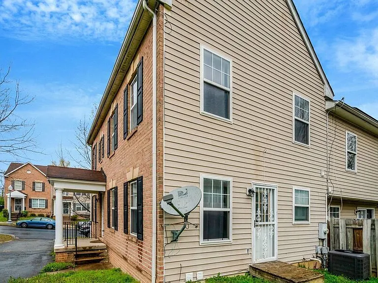 1121 Varney St SE — Photo 44