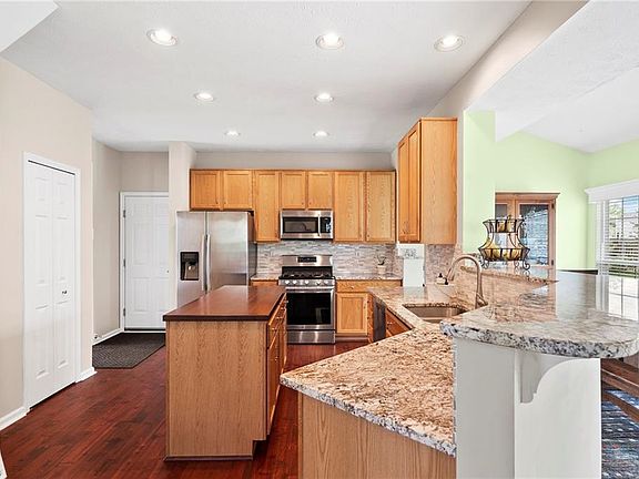 4th image of 5258 Crown Pointe Dr