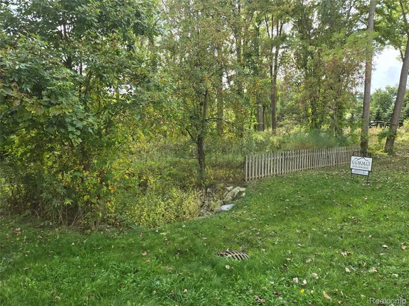 Vl E Glass Rd, Ortonville, MI 48462
