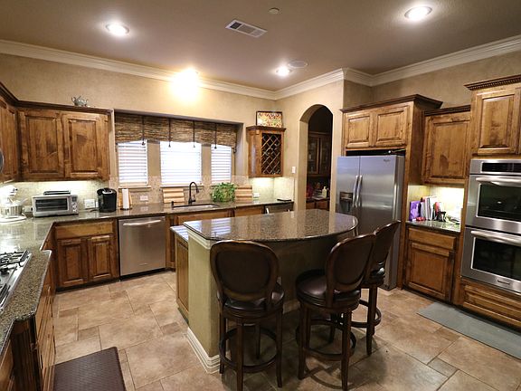 3rd image of 301 Waterford Ln