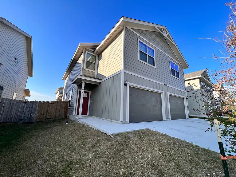 10322 Lynwood Vlg — Photo 2