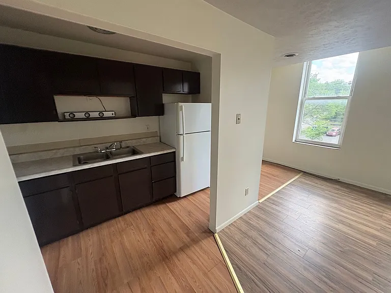 570 Miller Ave — Photo 5
