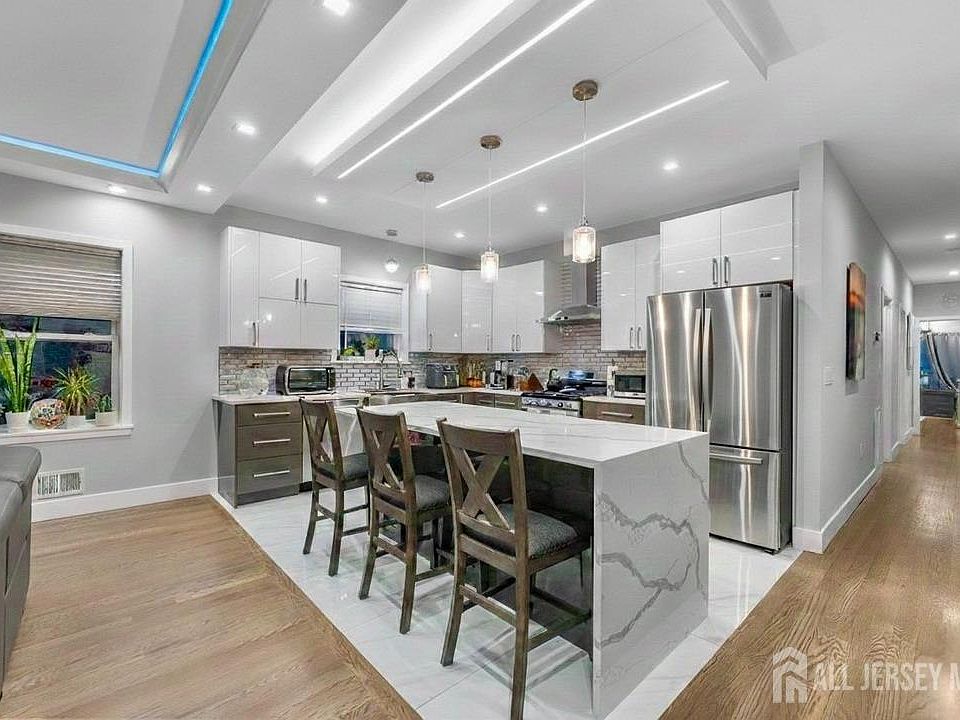 1st image of 299 Columbia Ave #1
