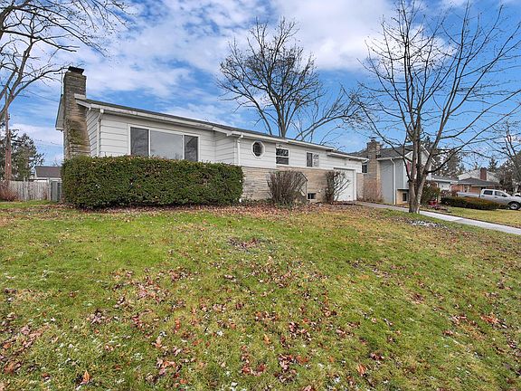 3rd image of 1577 Southwood Ave