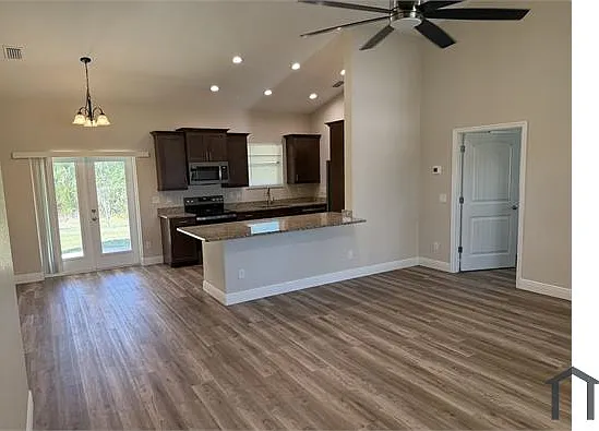 2727 Canoe Ln — Photo 2