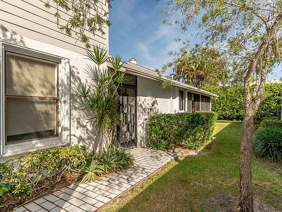3rd image of 2405 NW 15th St