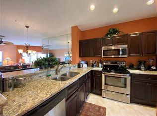 230 Vintage Cir #A-404, Naples, FL 34119