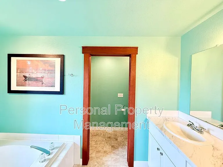 1410 NE 72nd St #3 — Photo 12