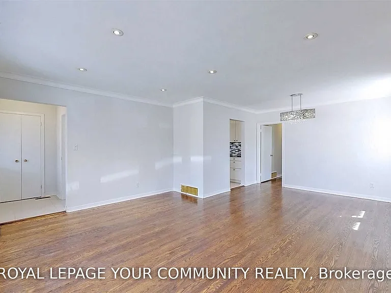 79 Patricia Ave #MAIN LEVEL — Photo 20