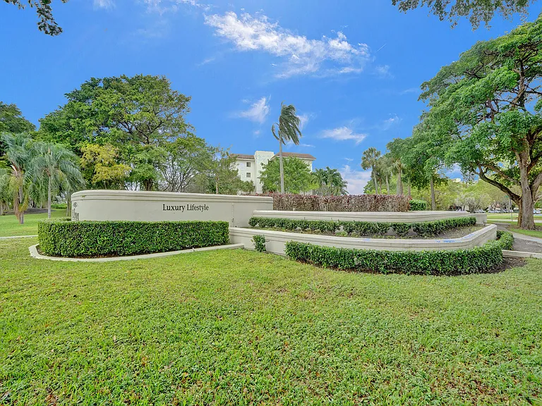955 Egret Cir #405 — Photo 43